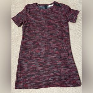 Loft shift short sleeve tweed dress with pockets.